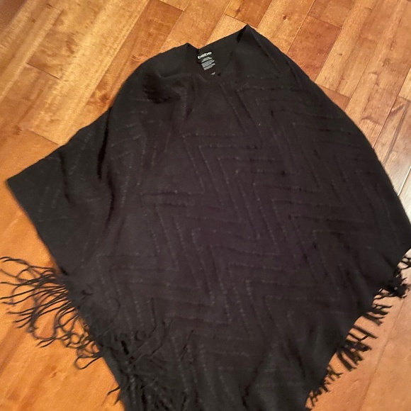 Poncho - Picture 1 of 2
